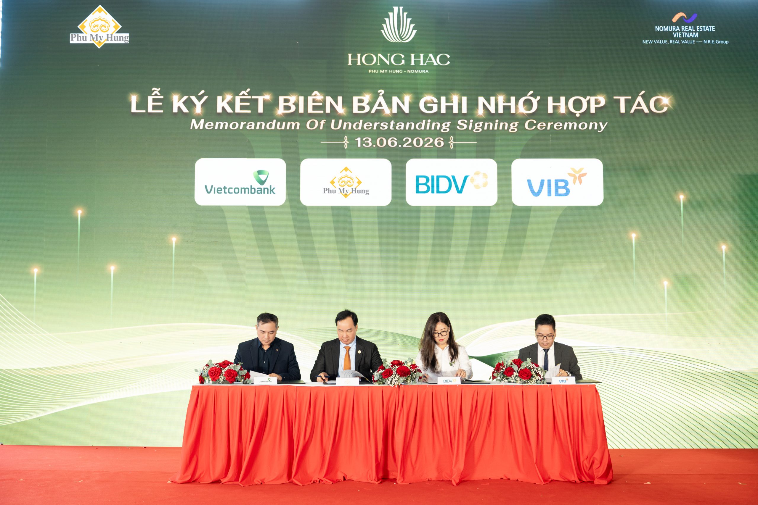 Đại diện Phú Mỹ Hưng ký biên bản ghi nhớ hợp tác với đại diện các ngân hàng